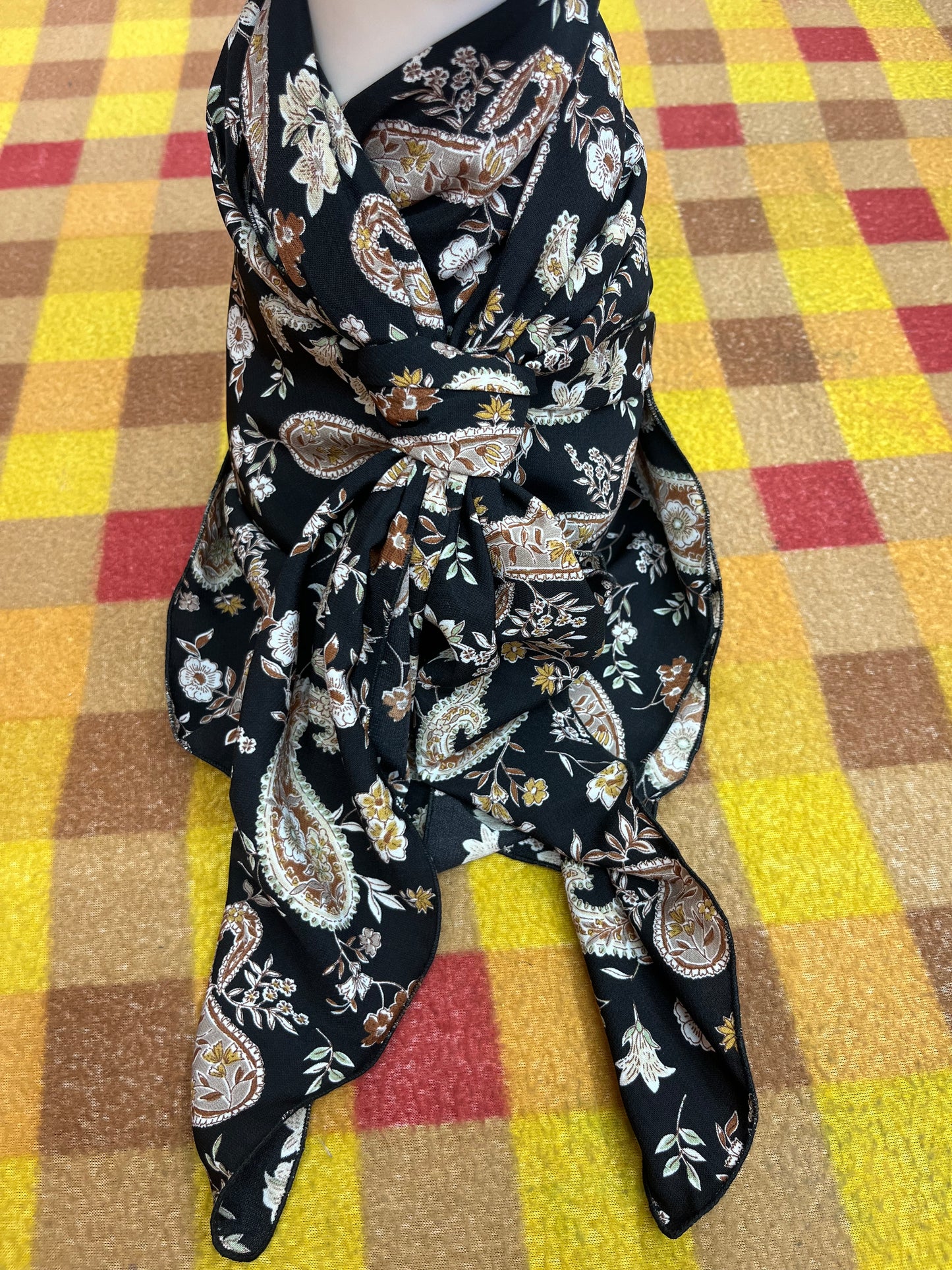 Wild Rag 45x45 black/rust/gold paisley