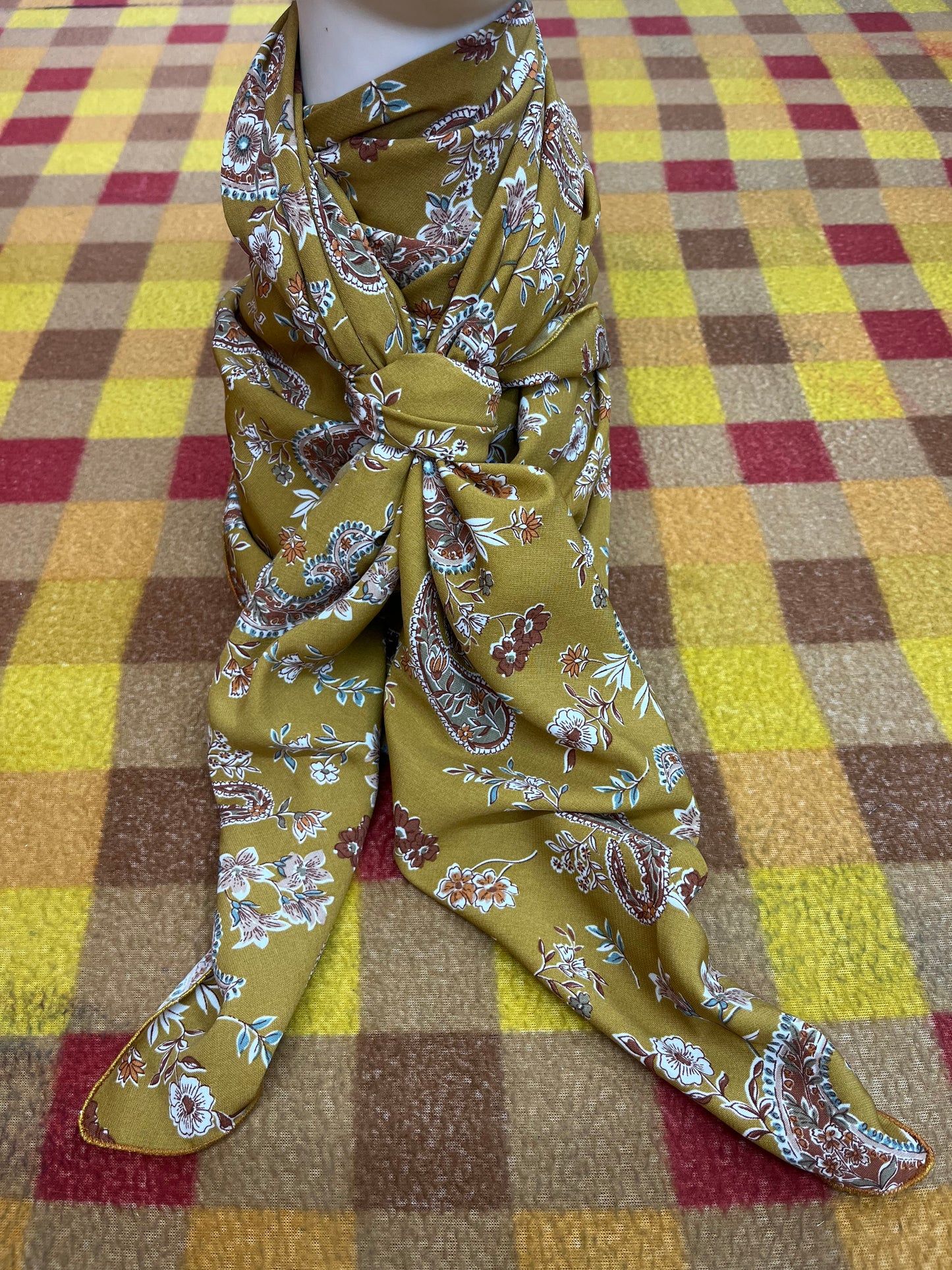 Wild Rag 45x45 mustard/ burnt/ sage paisley