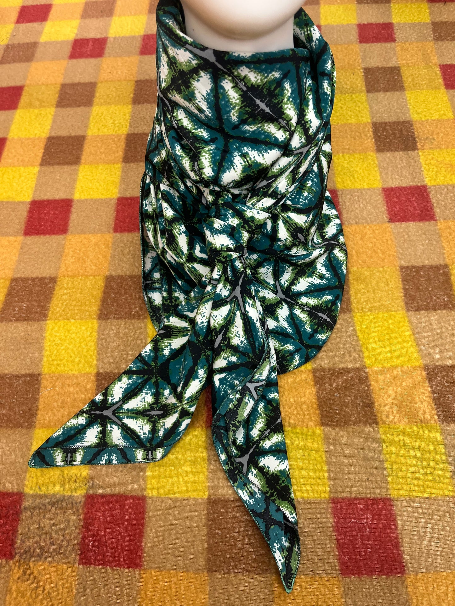 Wild Rag 45x45 green/ black diamond pattern