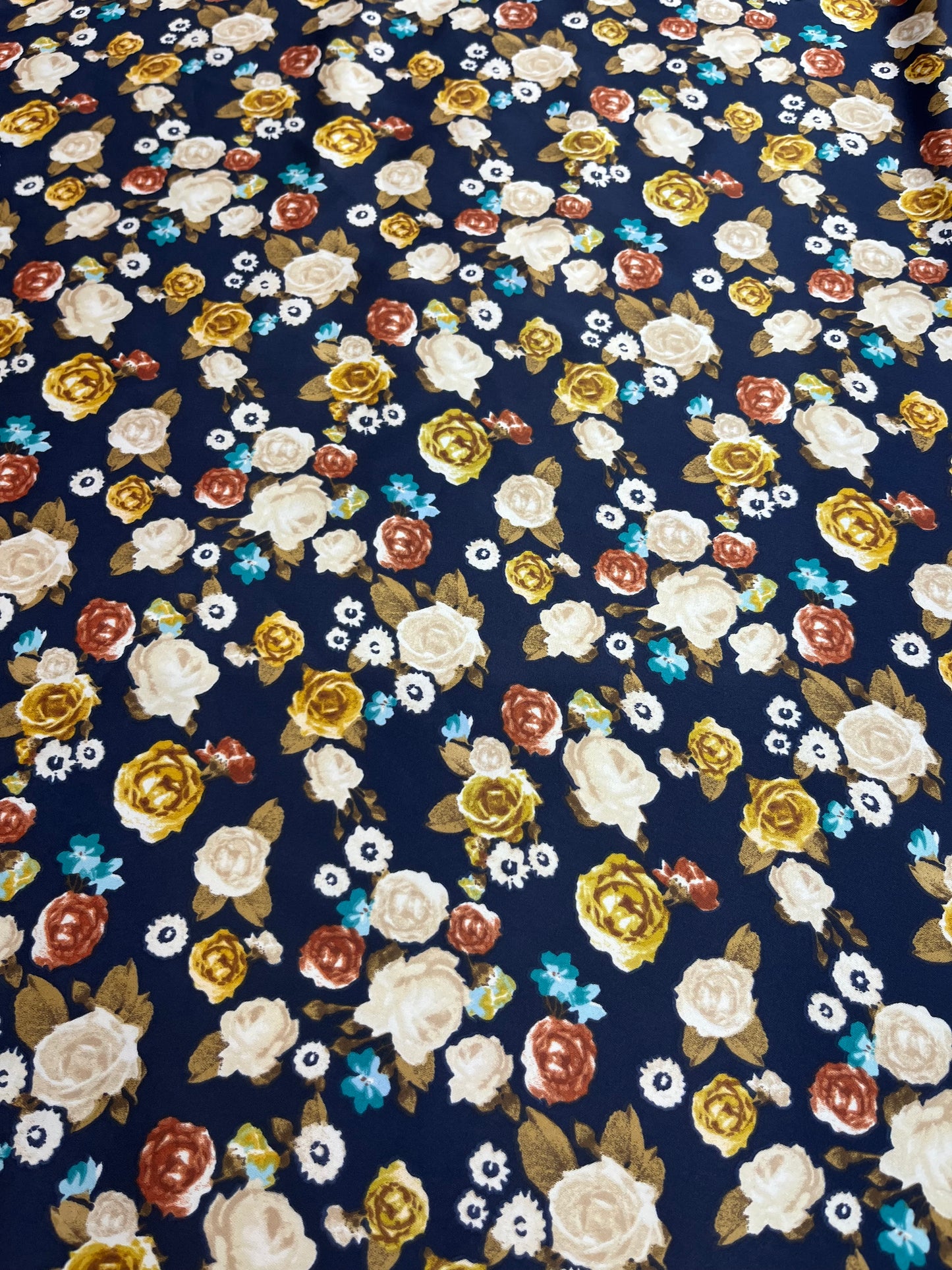 Wild Rag 45x45 navy/white/gold/rust roses