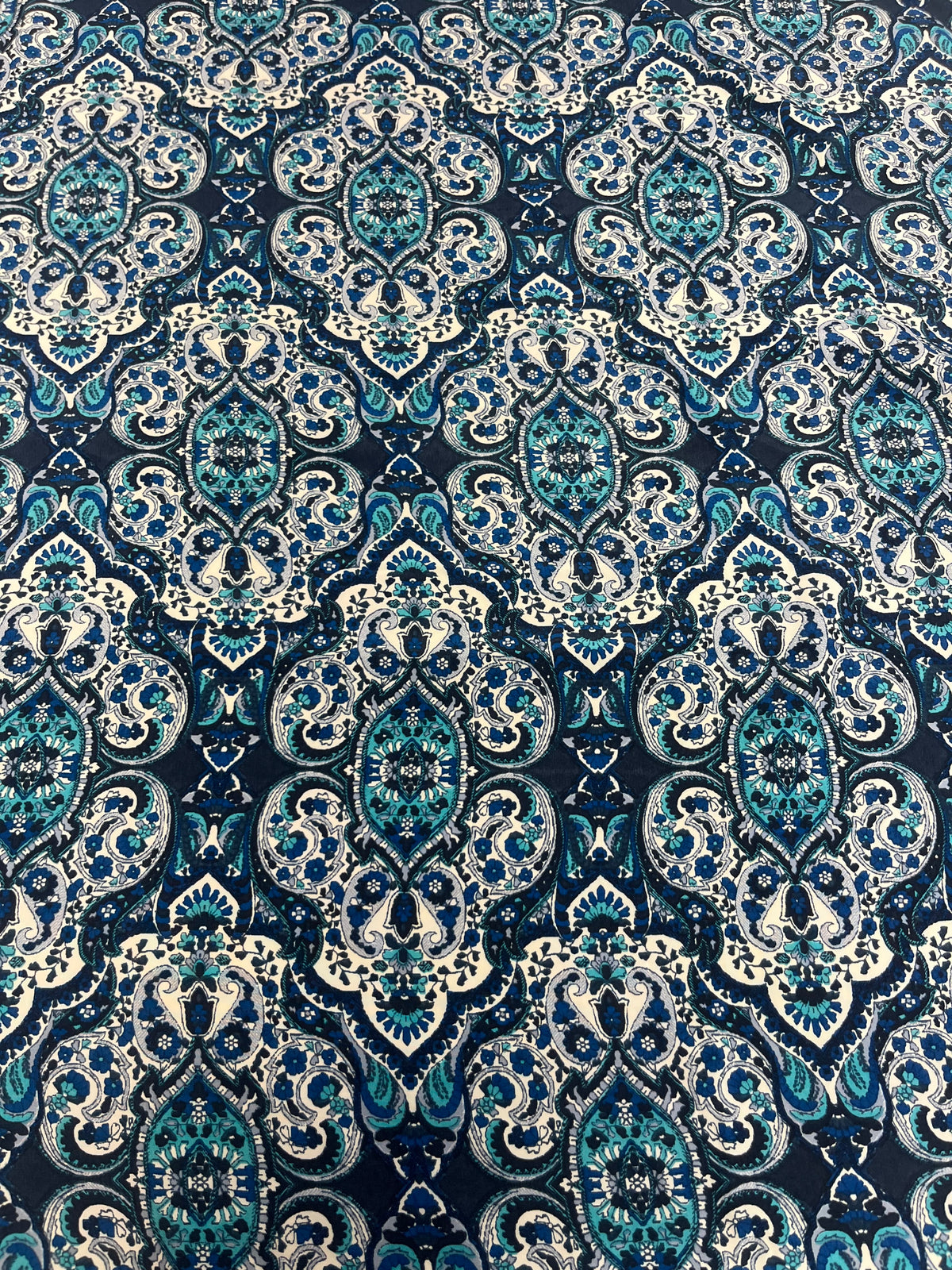 Wild Rag 45x45 navy/light blue/white Damascus medallion
