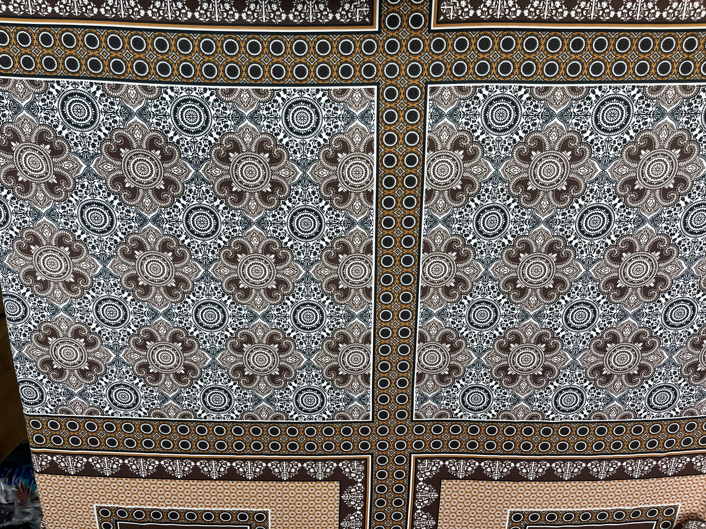 Wild Rag 45x45 brown/ orange tile