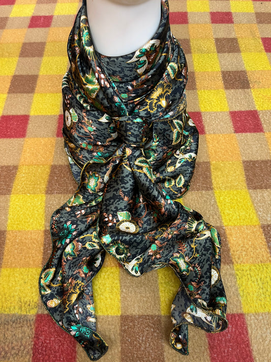 Wild Rag 45x45 green/gold floral