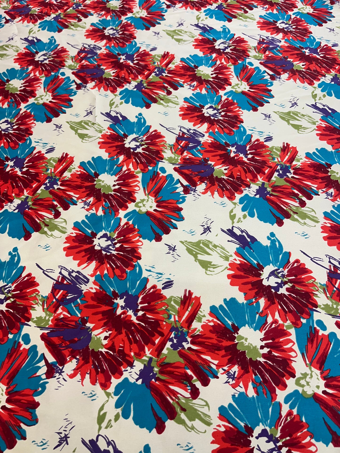 Wild Rag 45x45 white/red/teal floral