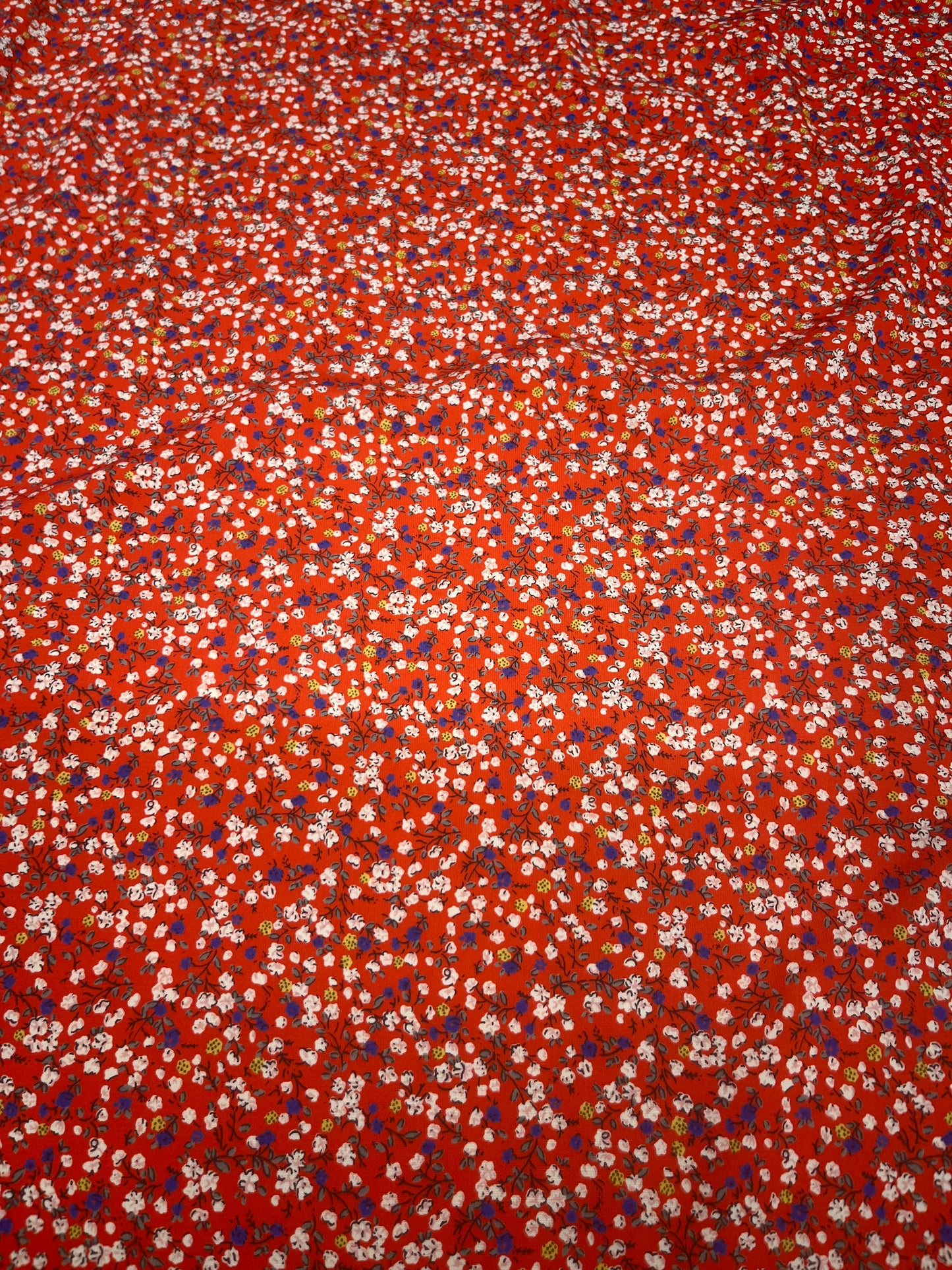 Wild Rag 45x45 red tiny flowers