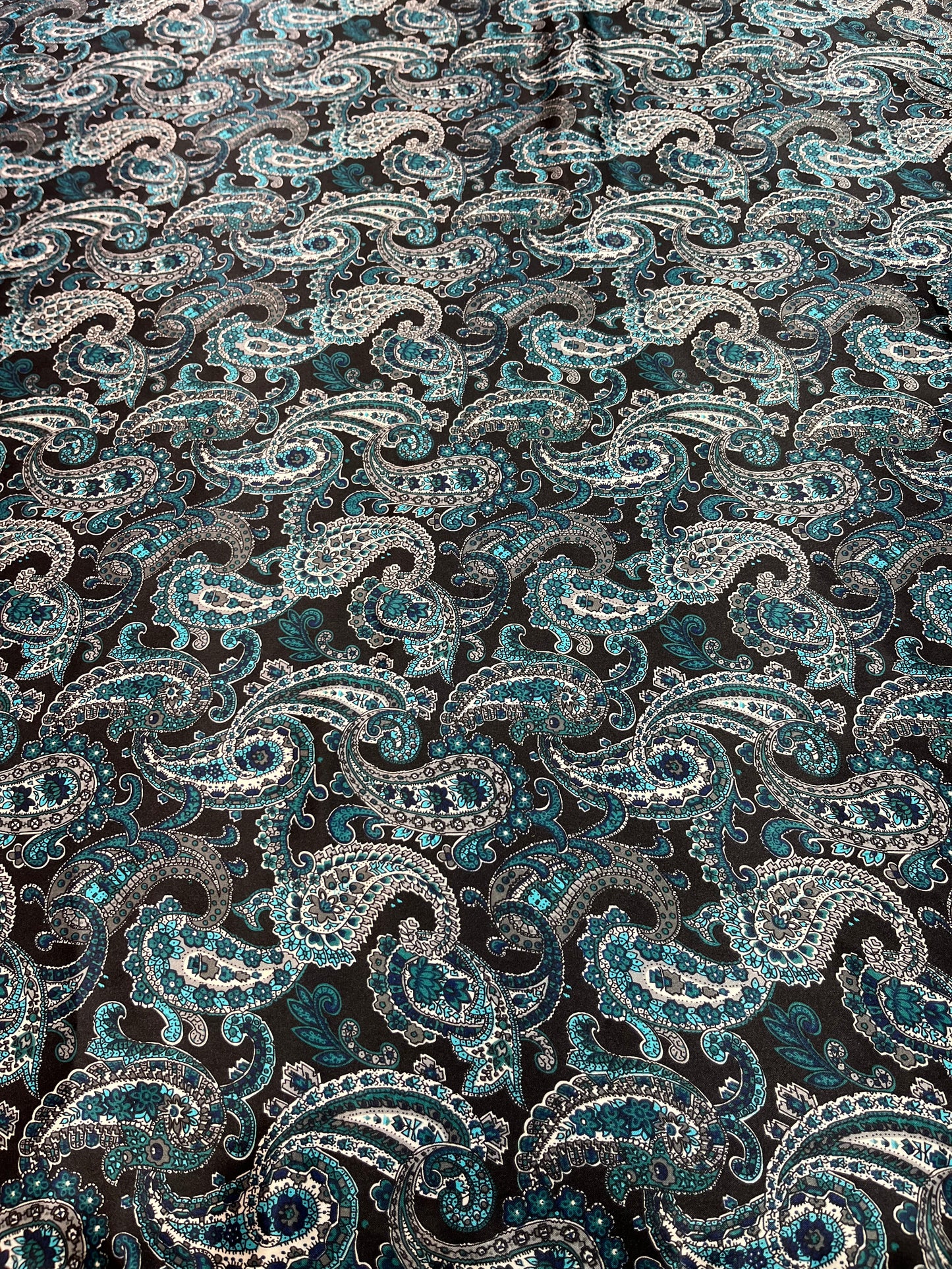 Wild Rag 45x45 black/teal paisley