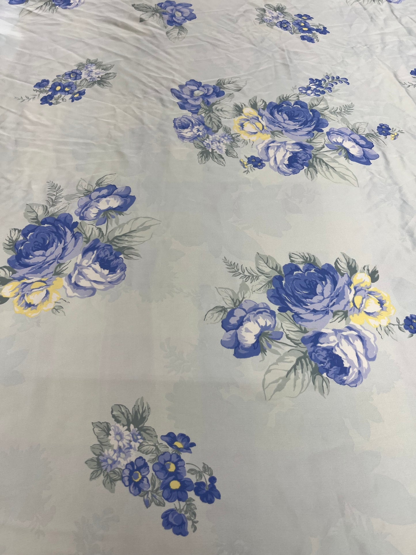 Wild Rag 45x45 cream/blue/yellow roses