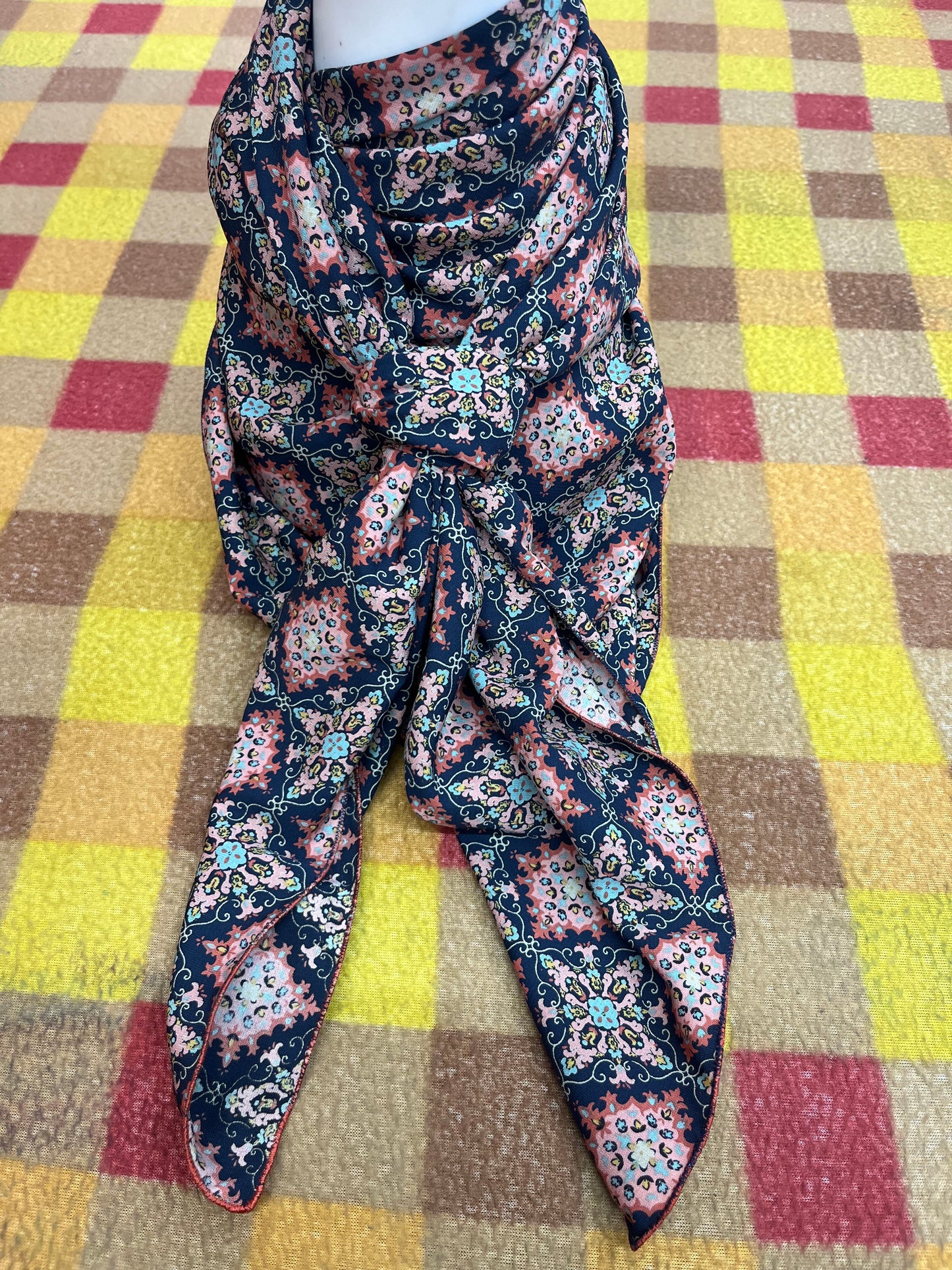 Wild Rag 45x45 coral/navy/turquoise chevron