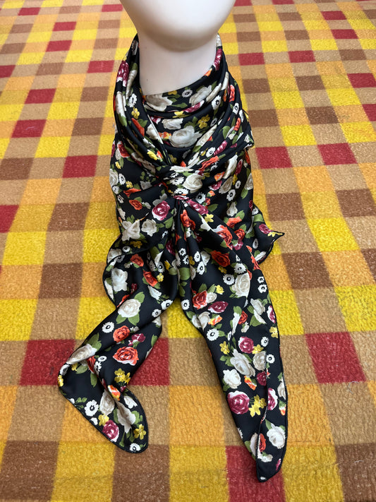 Wild Rag 45x45 black/white/red roses