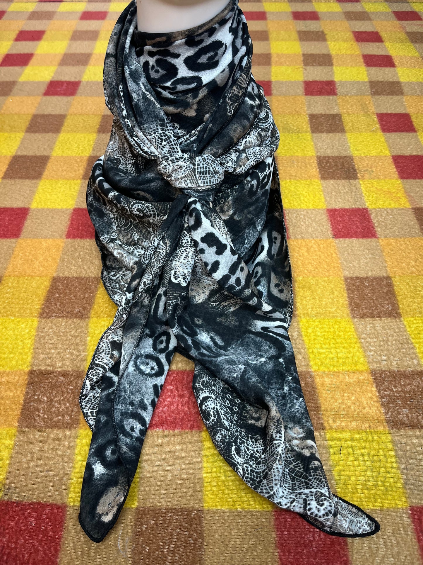 Wild Rag 45x45 animal print /paisley