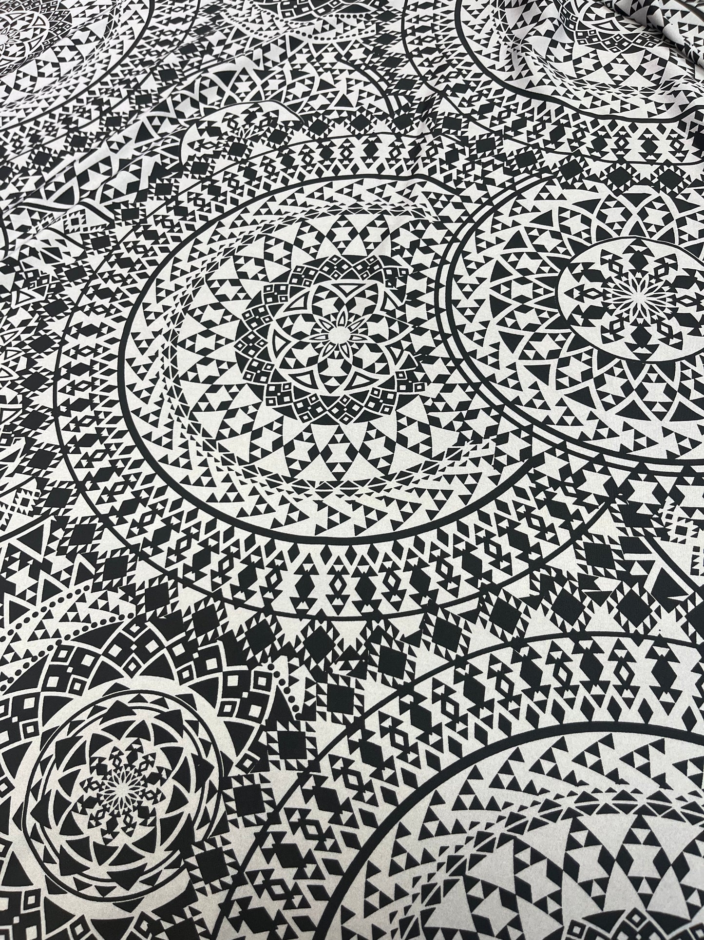 Wild Rag 45x45 grey/ black medallion/ chevron