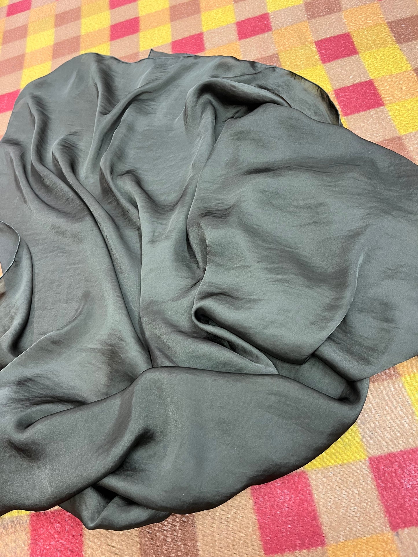 Wild Rag 45x45 dark green solid lightwieght