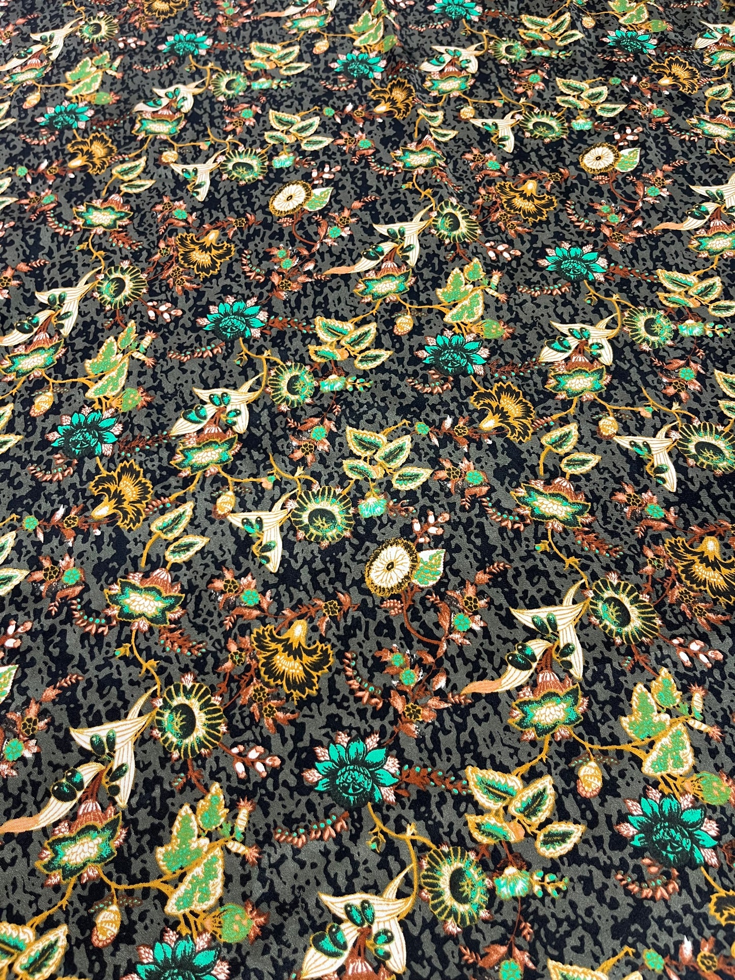 Wild Rag 45x45 green/gold floral