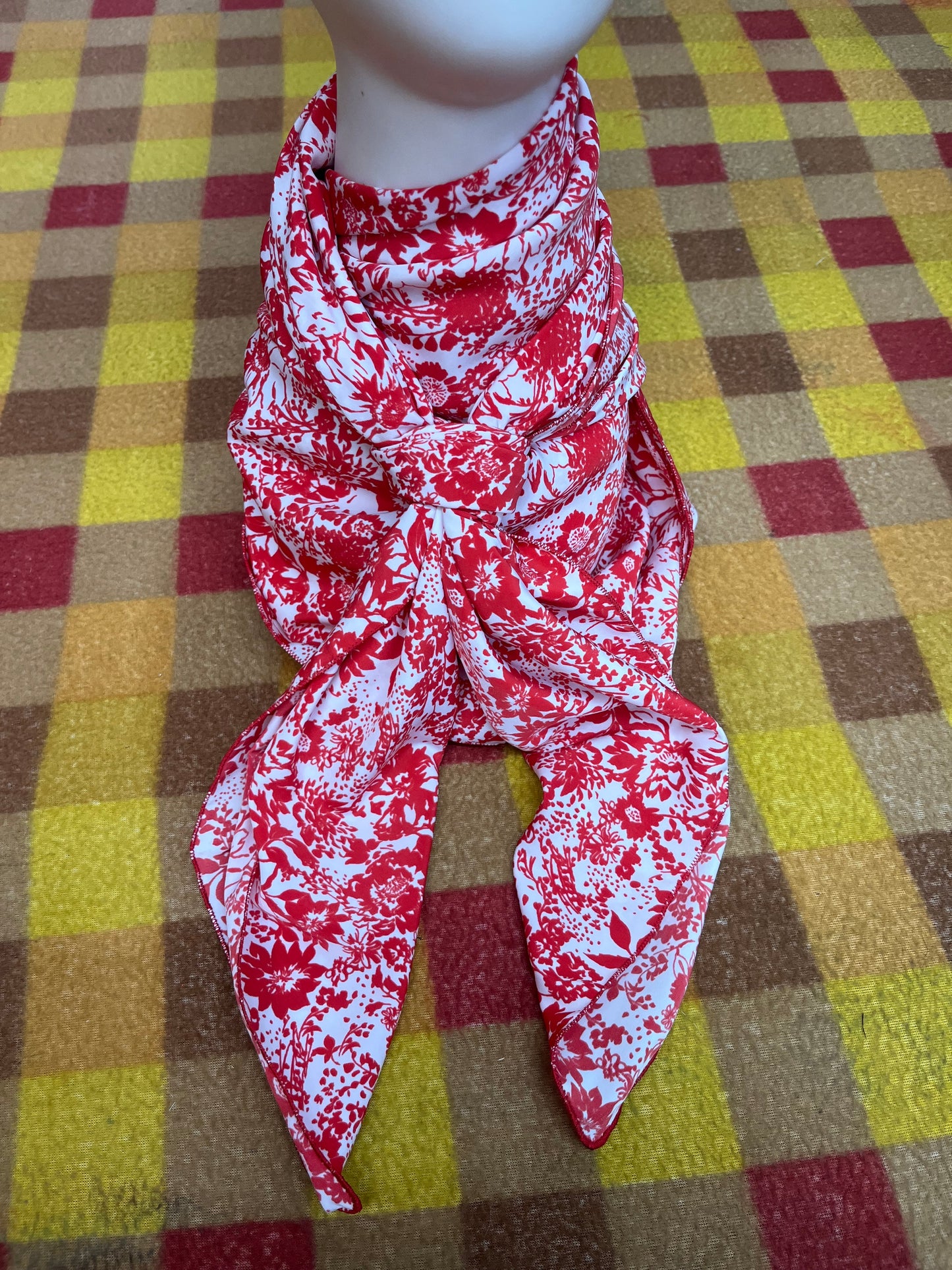 Wild Rag 45x45 Red/white floral