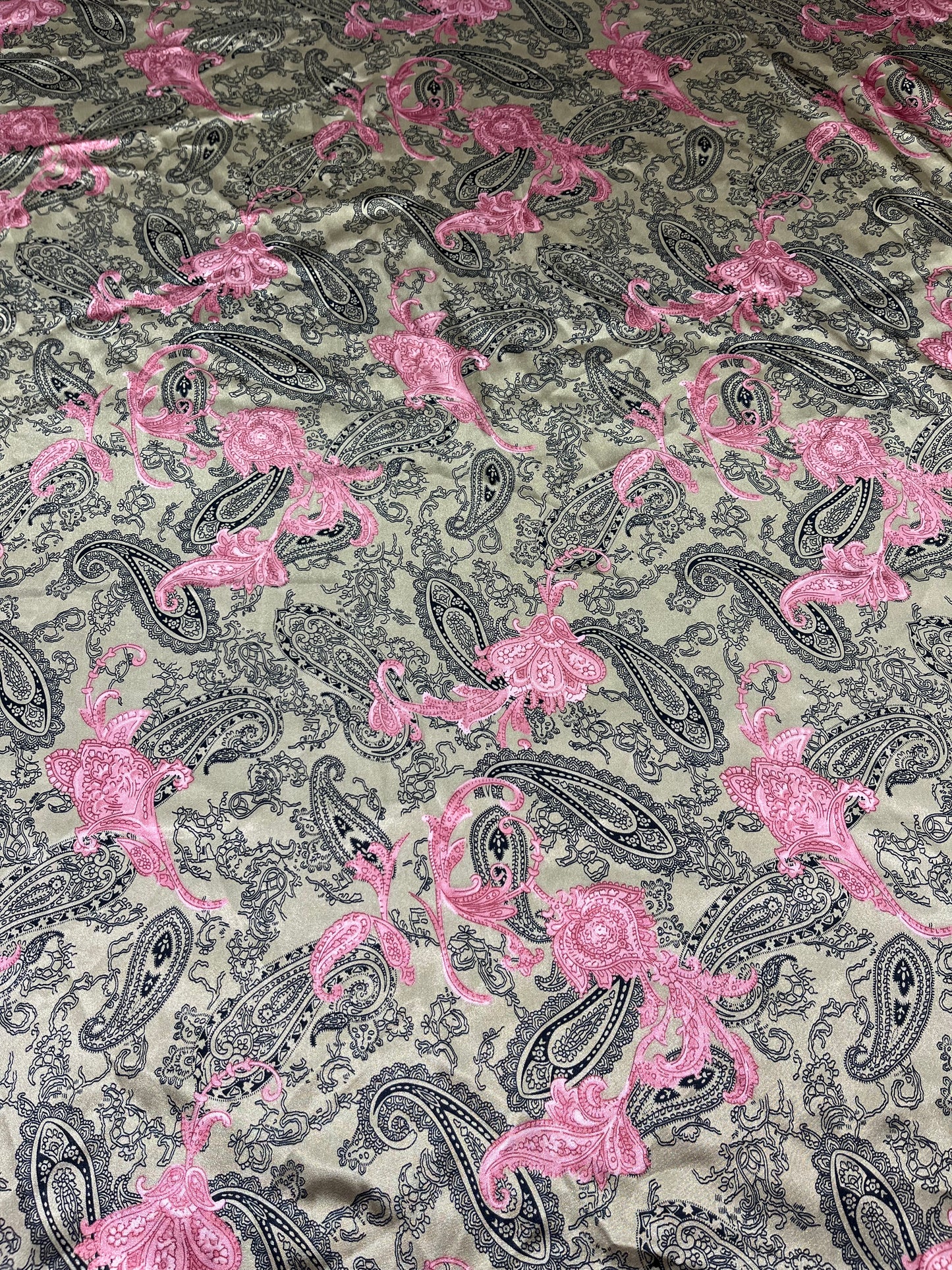 Wild Rag 45x45 tan/pink paisley