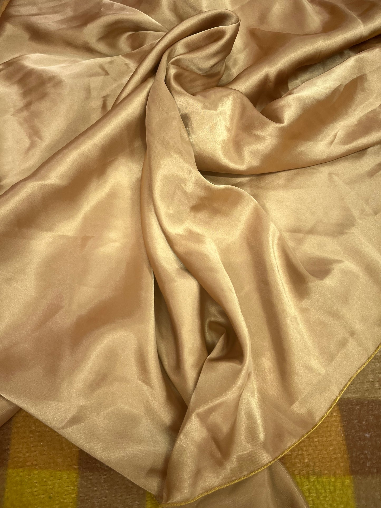 Wild Rag 45x45 gold solid