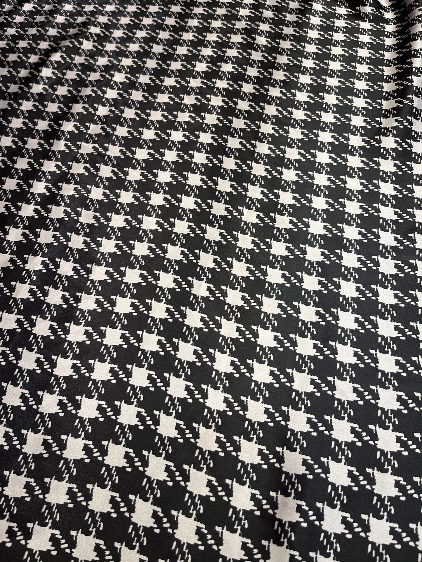 Wild Rags 45x45 black/ white hounds tooth