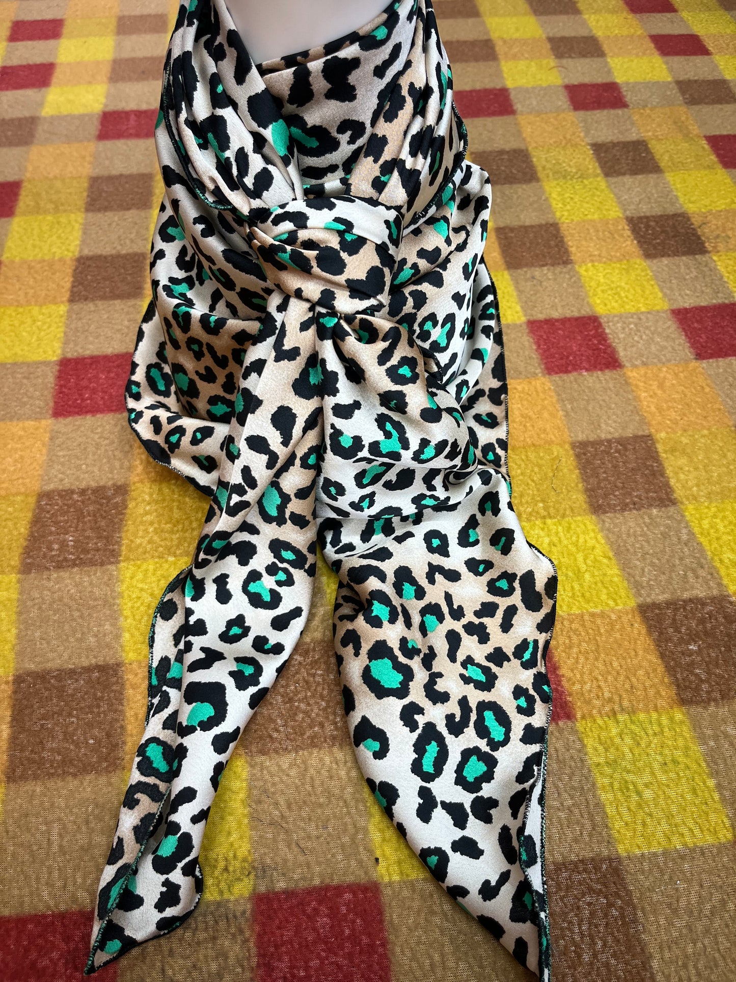 Wild Rag 45x45 leopard pint/ lime green