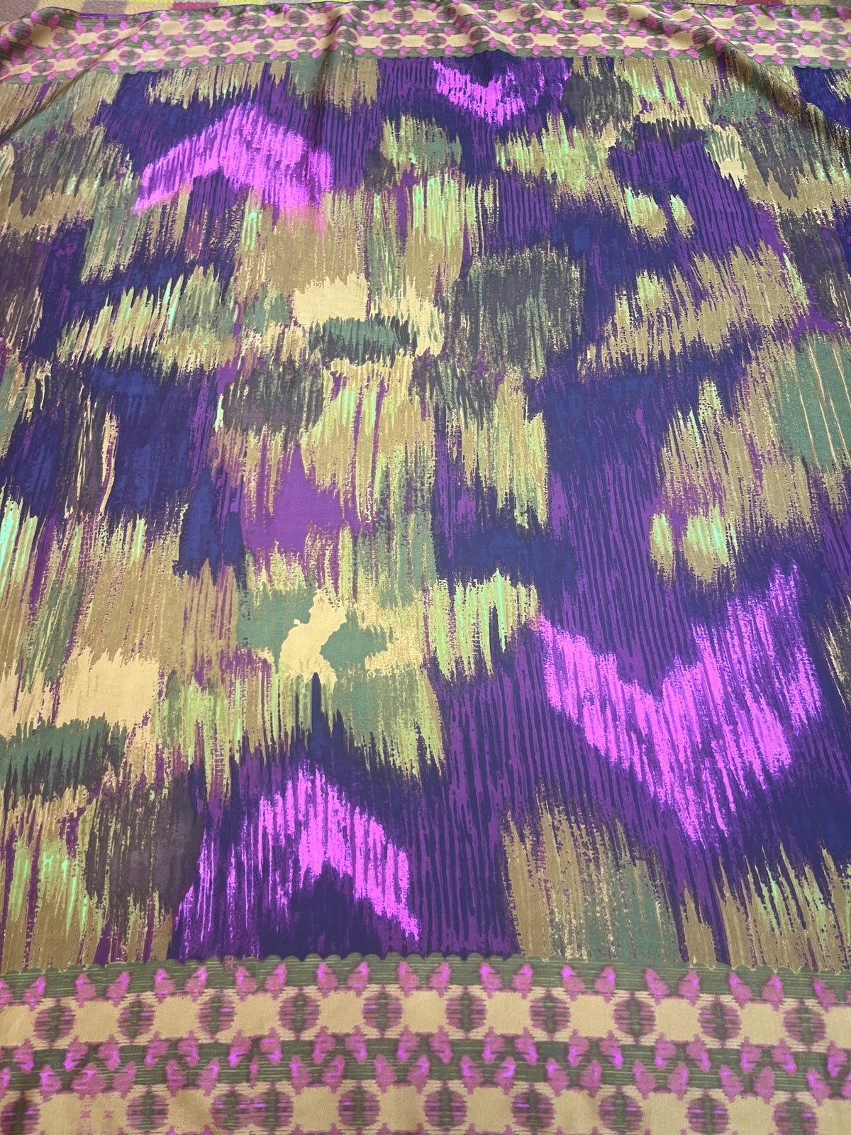 Wild Rag 45x45 pink/tan/gold arrow bloch