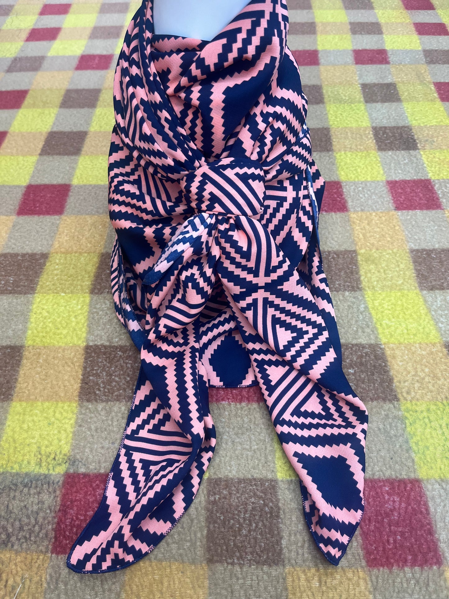 WildRag 45x45 coral/navy diamond