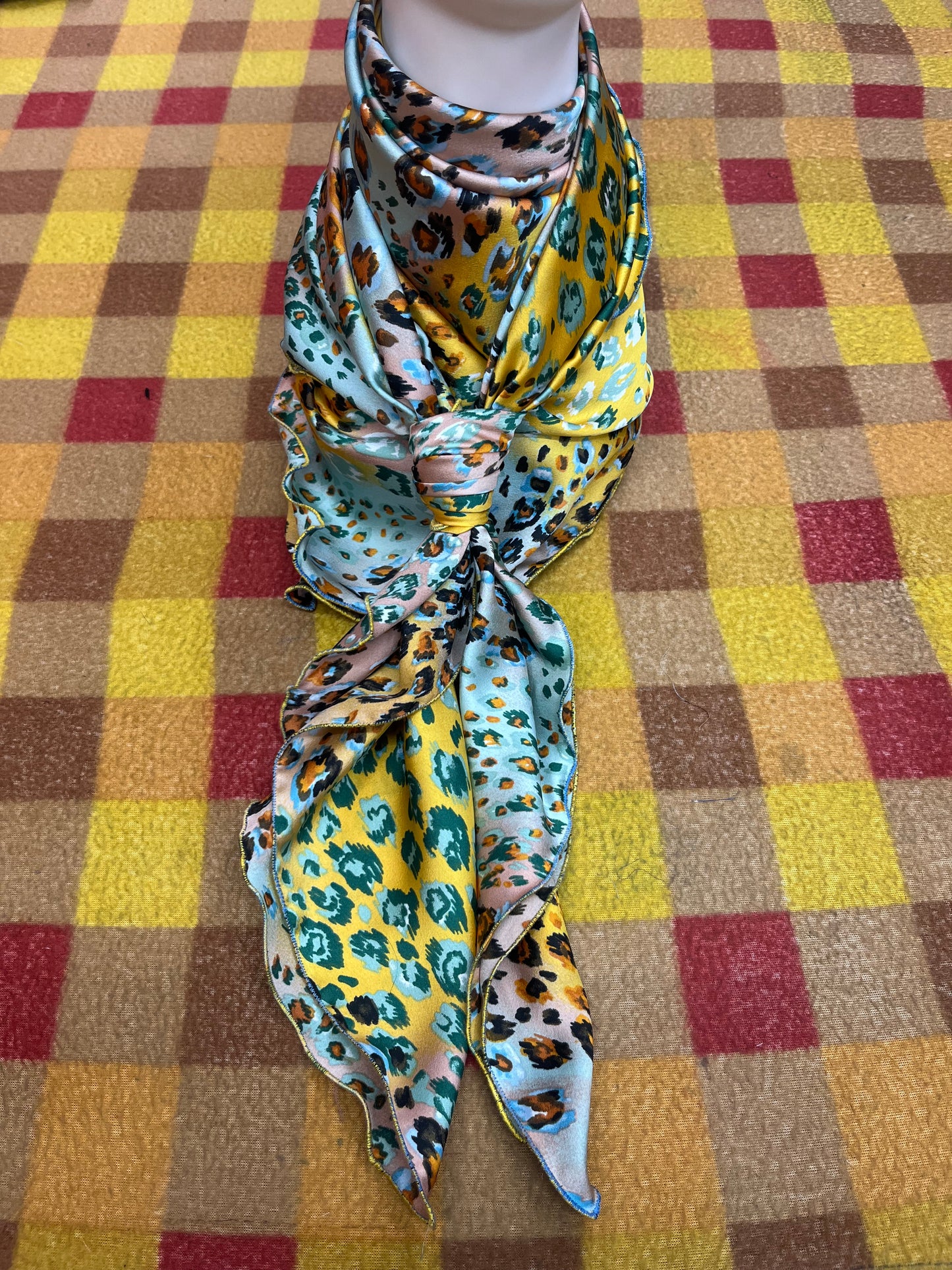 Wild Rag 45x45 multi color/ leopard print