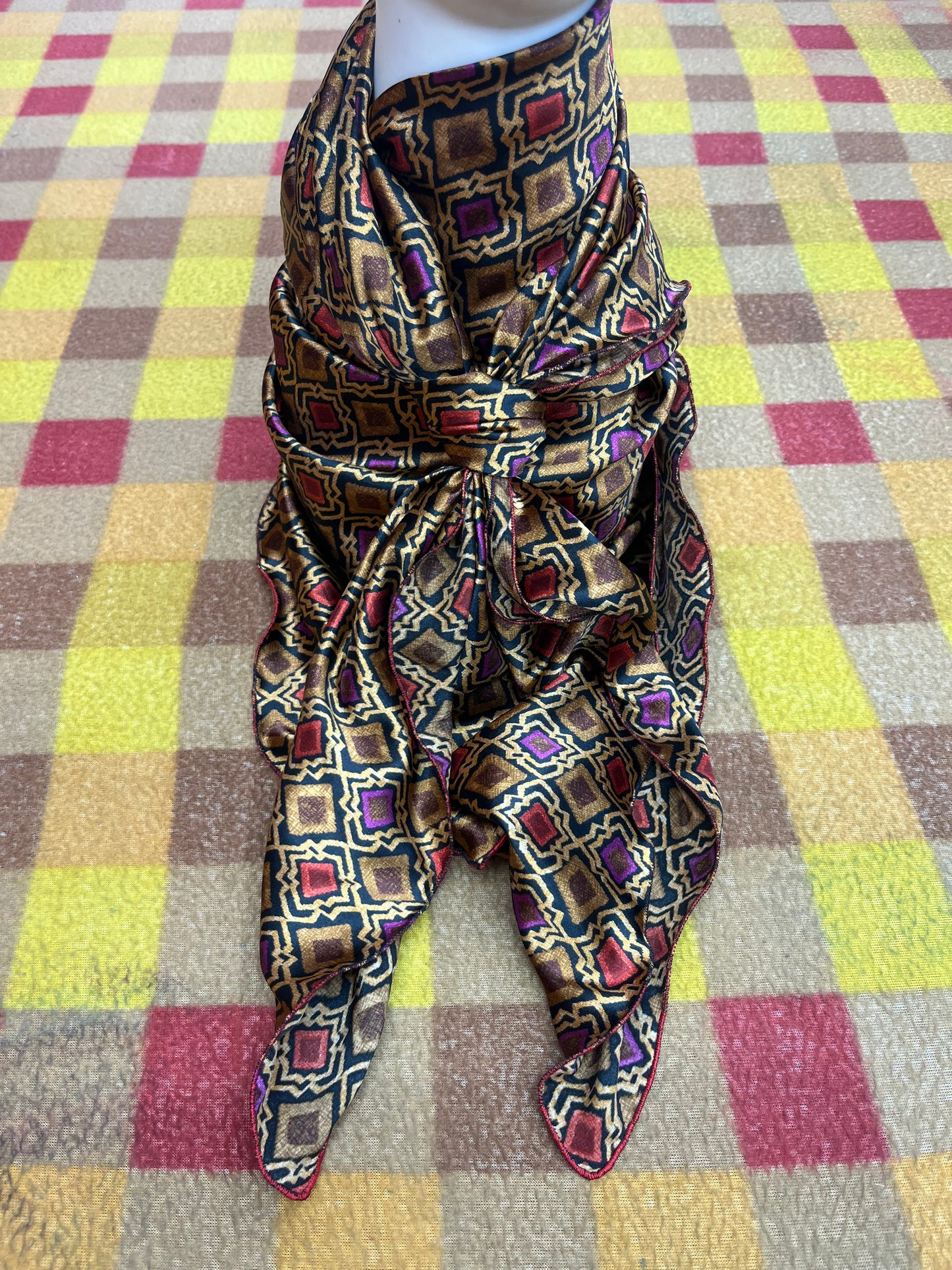 Wild Rag 45x45 purple/red/gold diamond