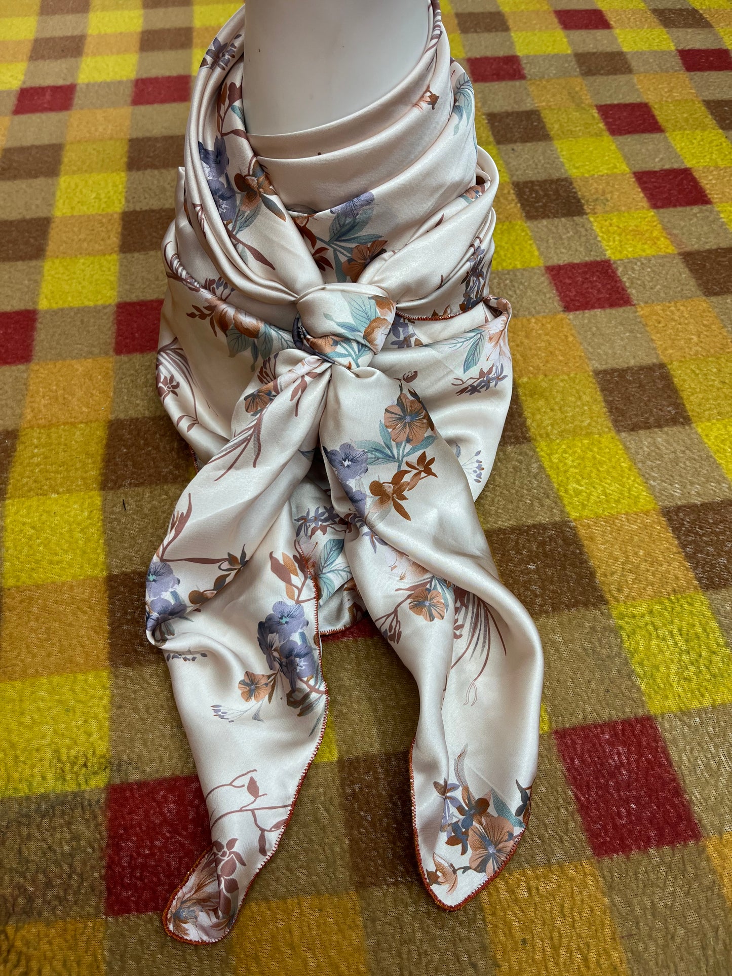 Wild Rag 45x45 cream/bluegrey/ tan floral