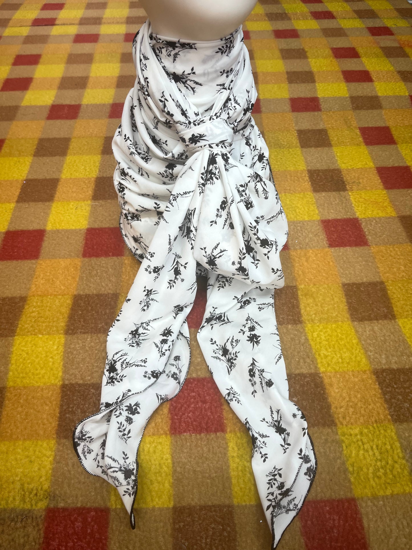 Wild Rag 45x45 white/black floral