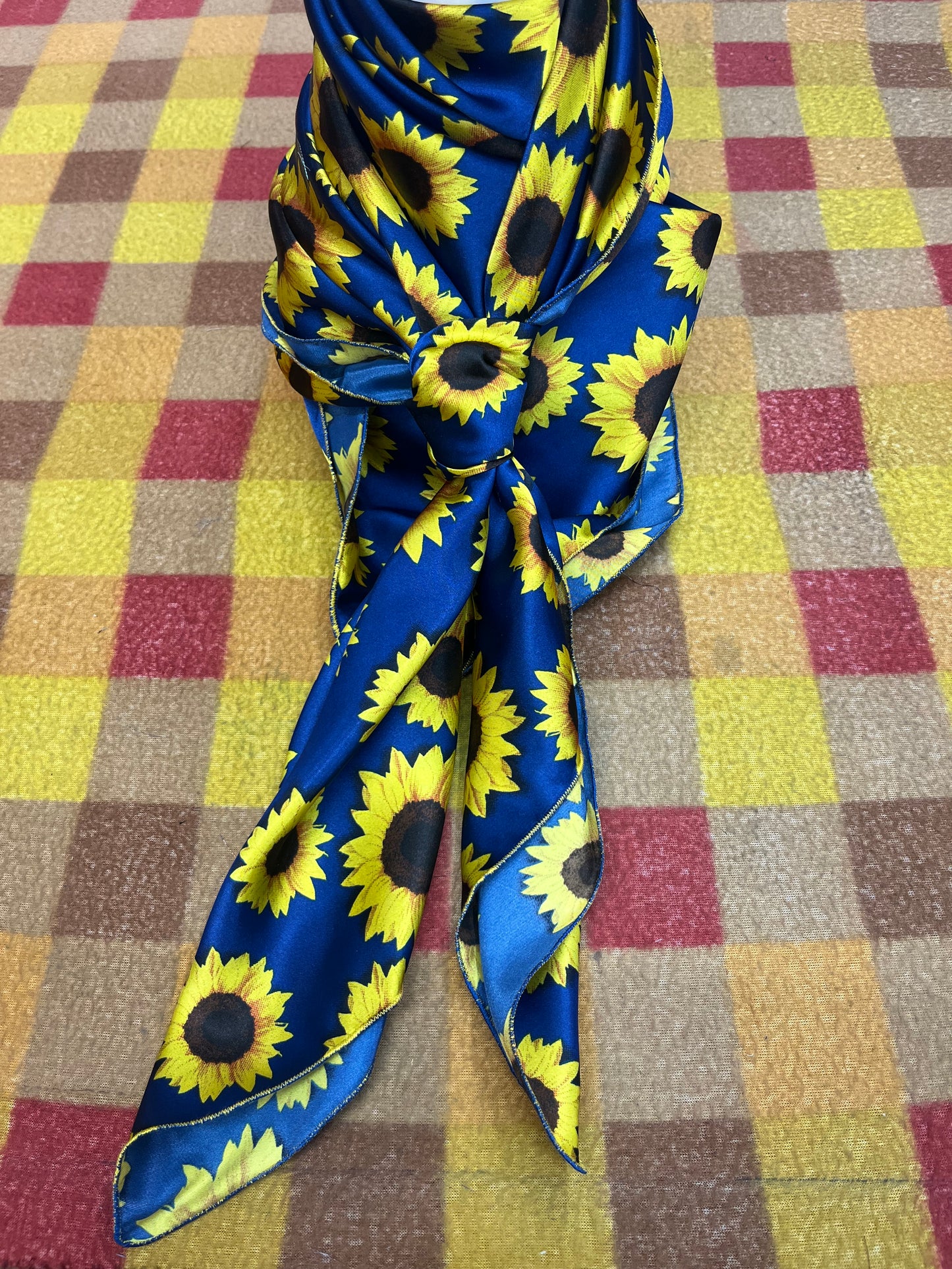 Wild Rag 45x45 blue/sunflowers