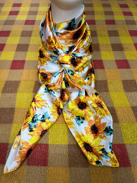 Wild Rag 45x45 white sunflower with leaf