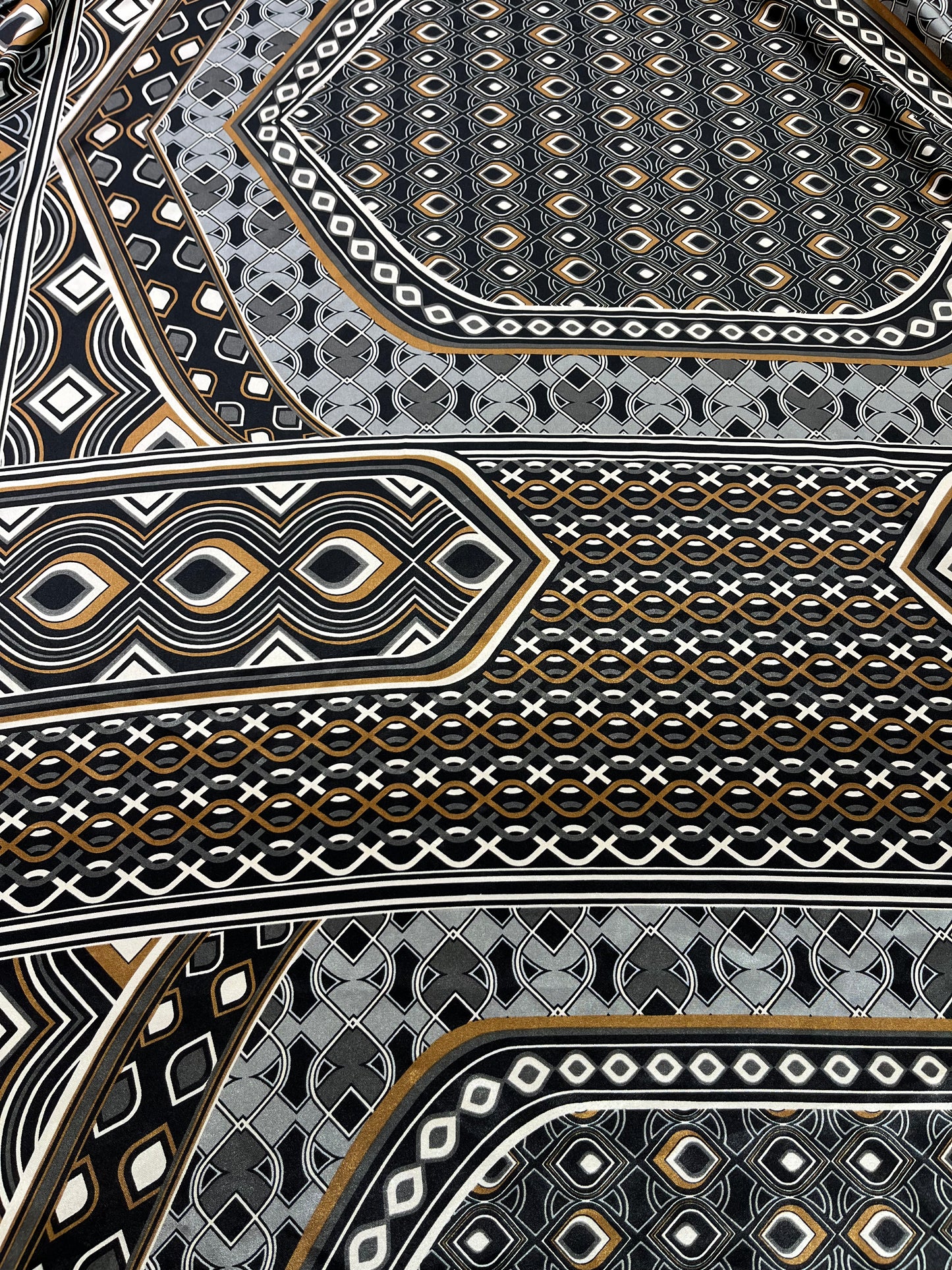 Wild Rag 45x45 black/gold/grey tribal