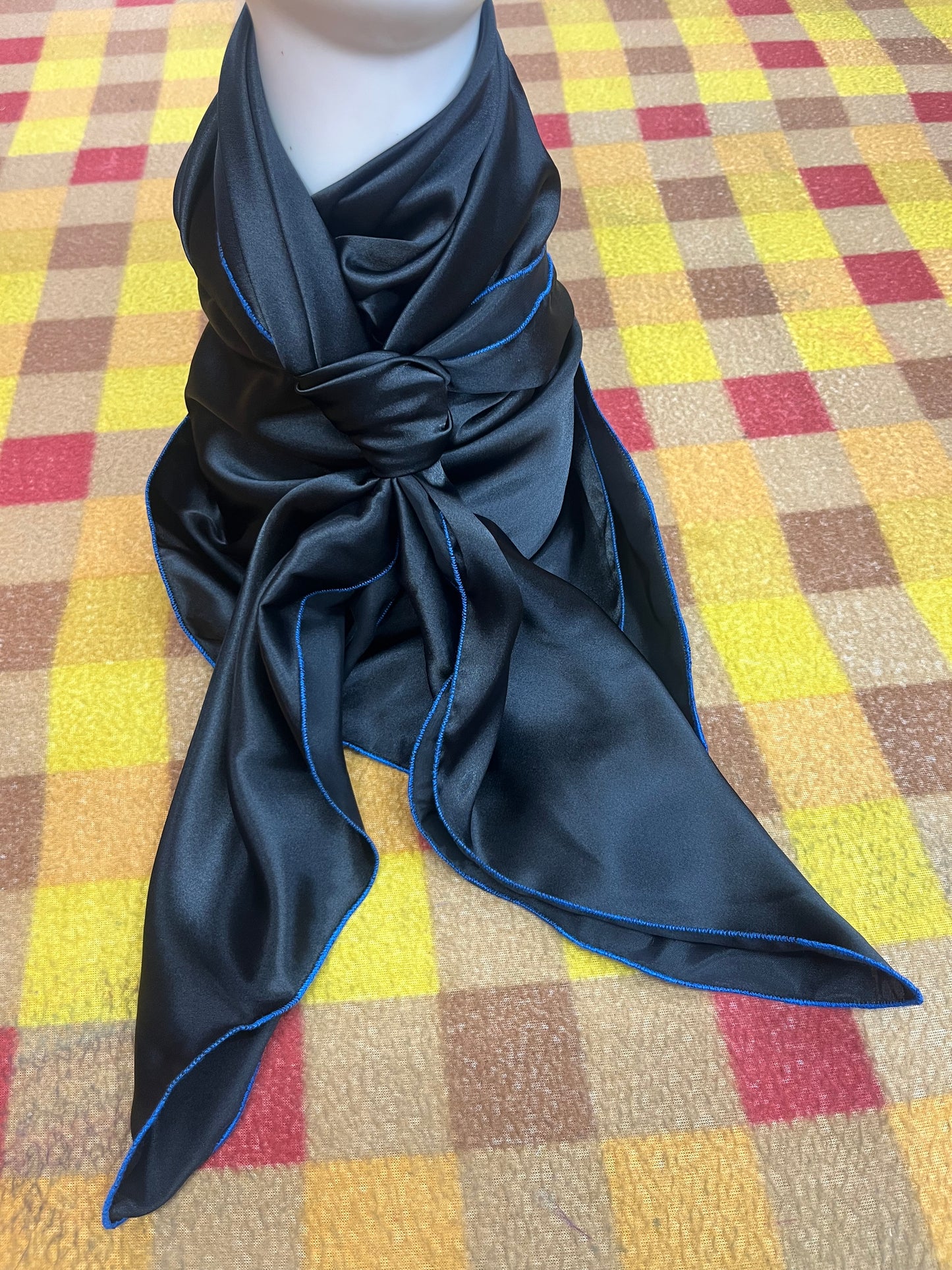 Wild Rag 45x45 black solid/ blue stitching