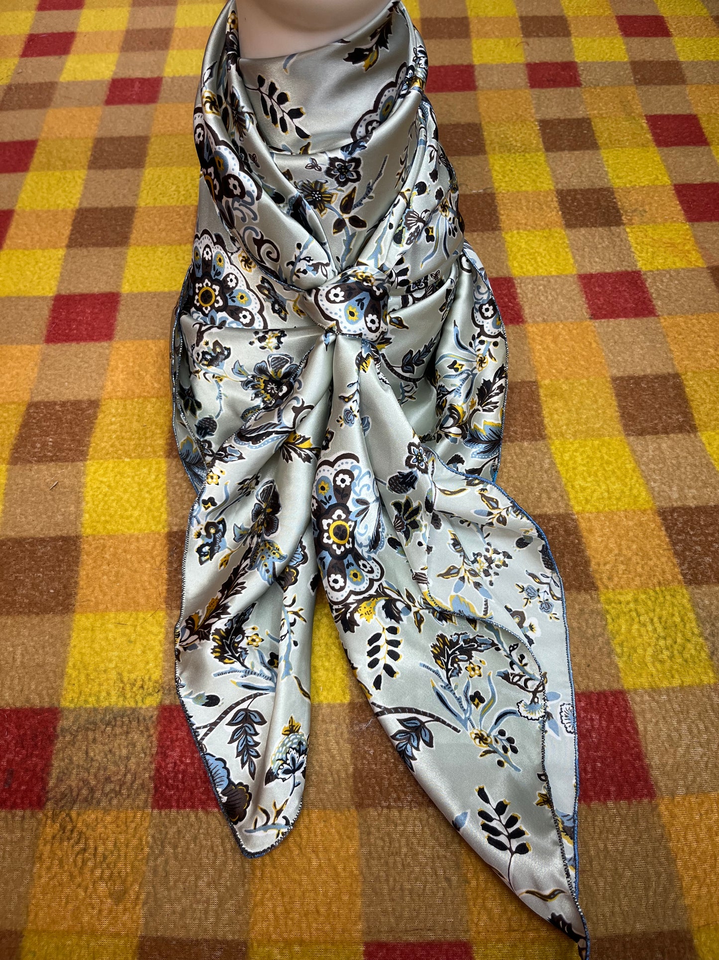 Wild Rag 45x45 silver/blue/gold poppy floral