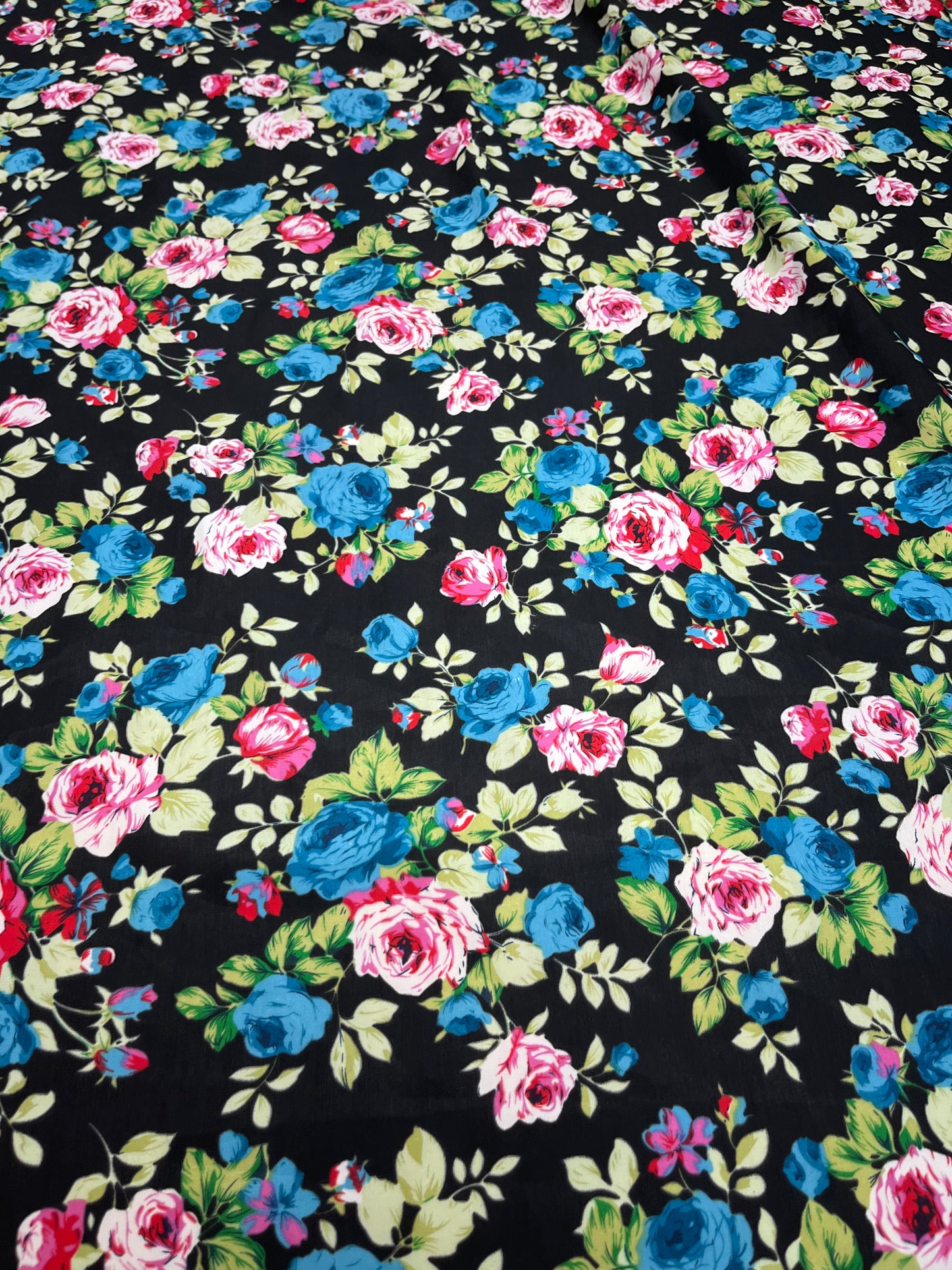 Wild Rag 45x45 black/blue/pink roses