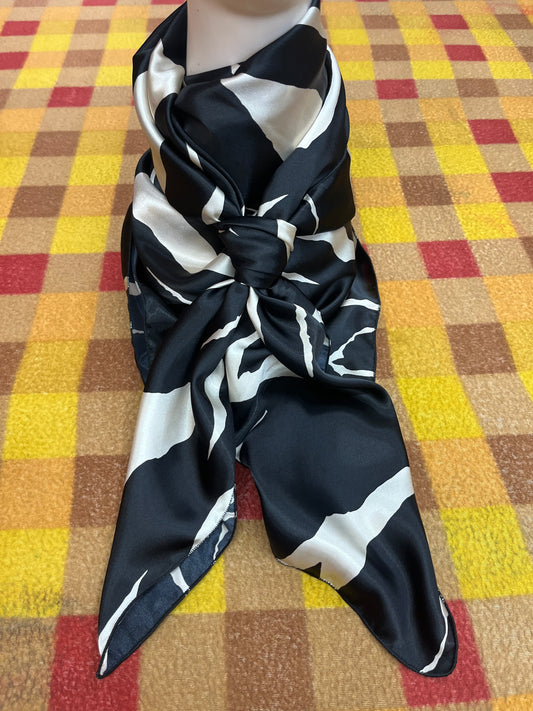 Wild Rag 45x45 black white zebra