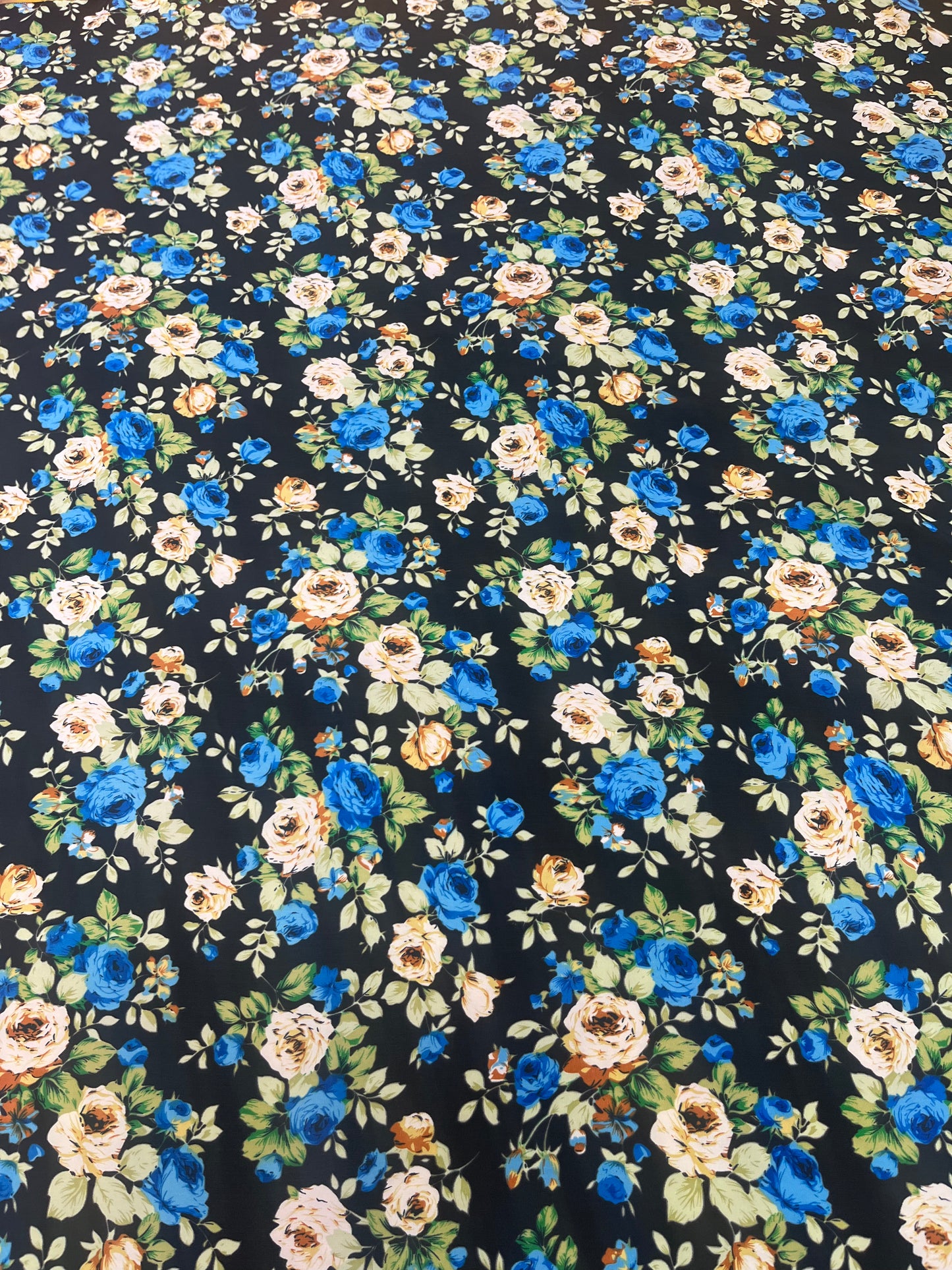 Wild Rag 45x45 blue/yellow roses