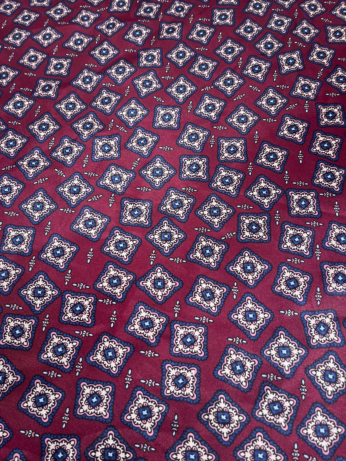 Wild Rag 45x45 burgundy/navy chevron