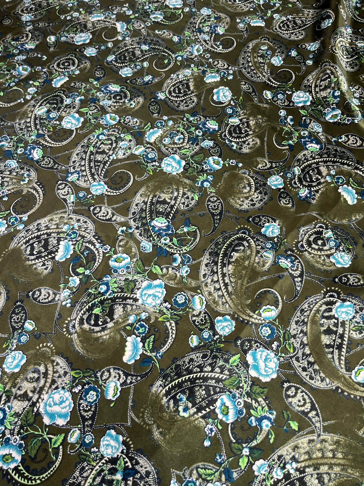 Wild Rag 45x45 green/blue rose paisley