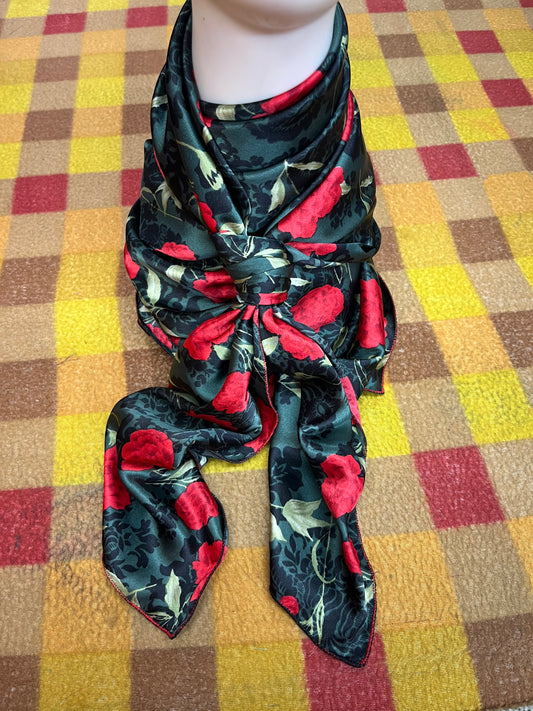 Wild Rags 45x45 green/black/ red roses