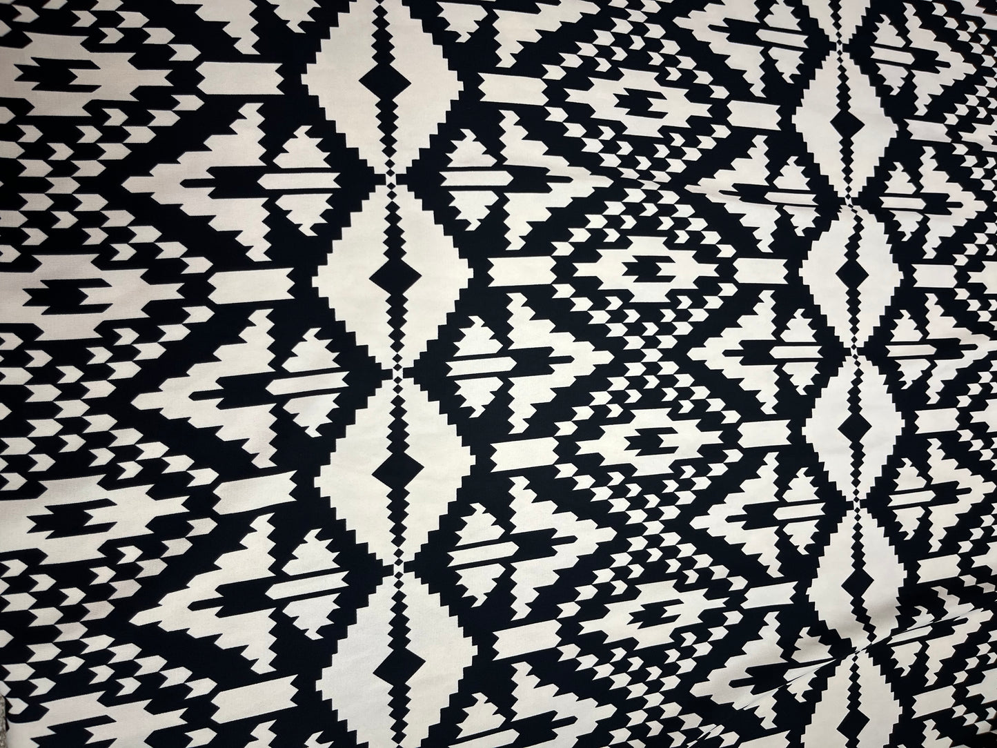 Wild Rags 45x45 black/white diamond