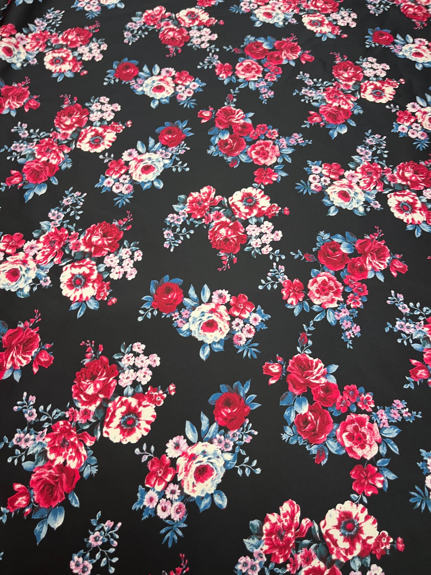 Wild Rag 45x45 black/Red/White/Blue Roses