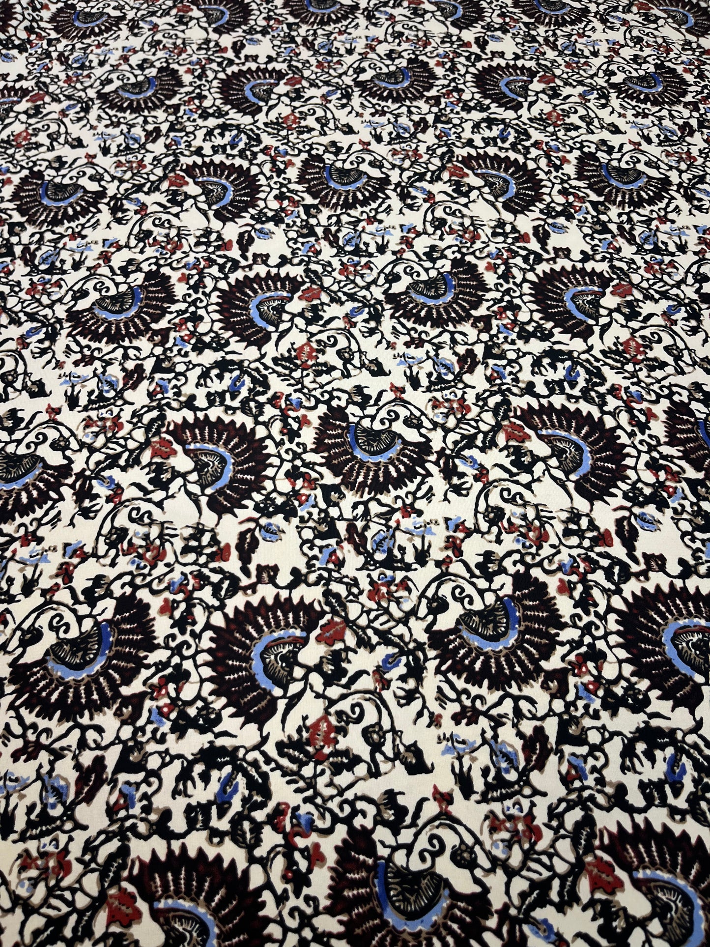 Wild Rag 45x45 ivory/blue/red fan