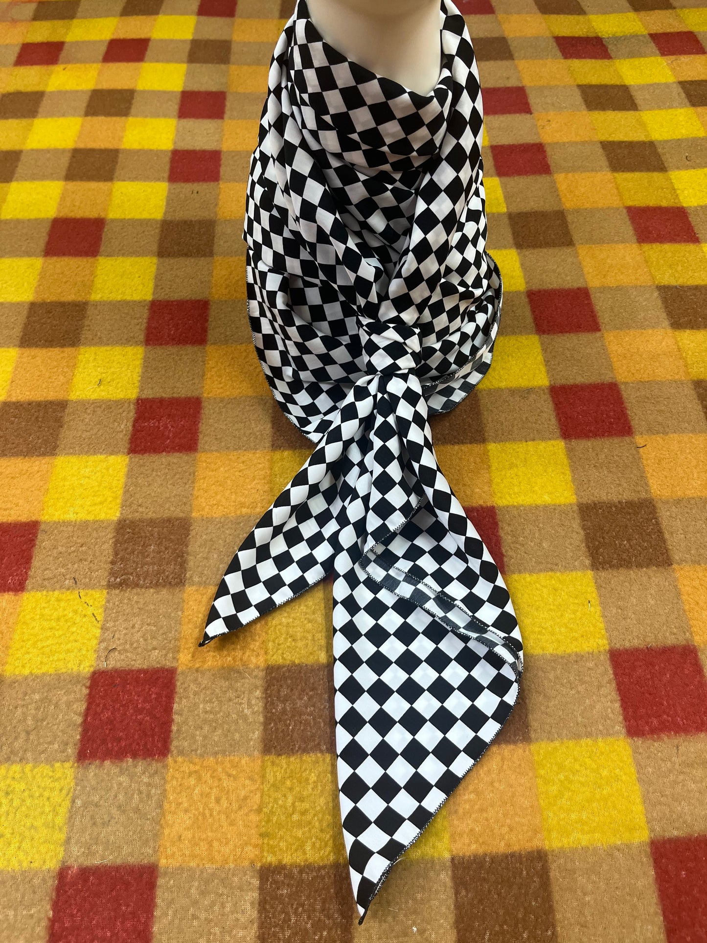 Wild Rag 45x45 black white checkers