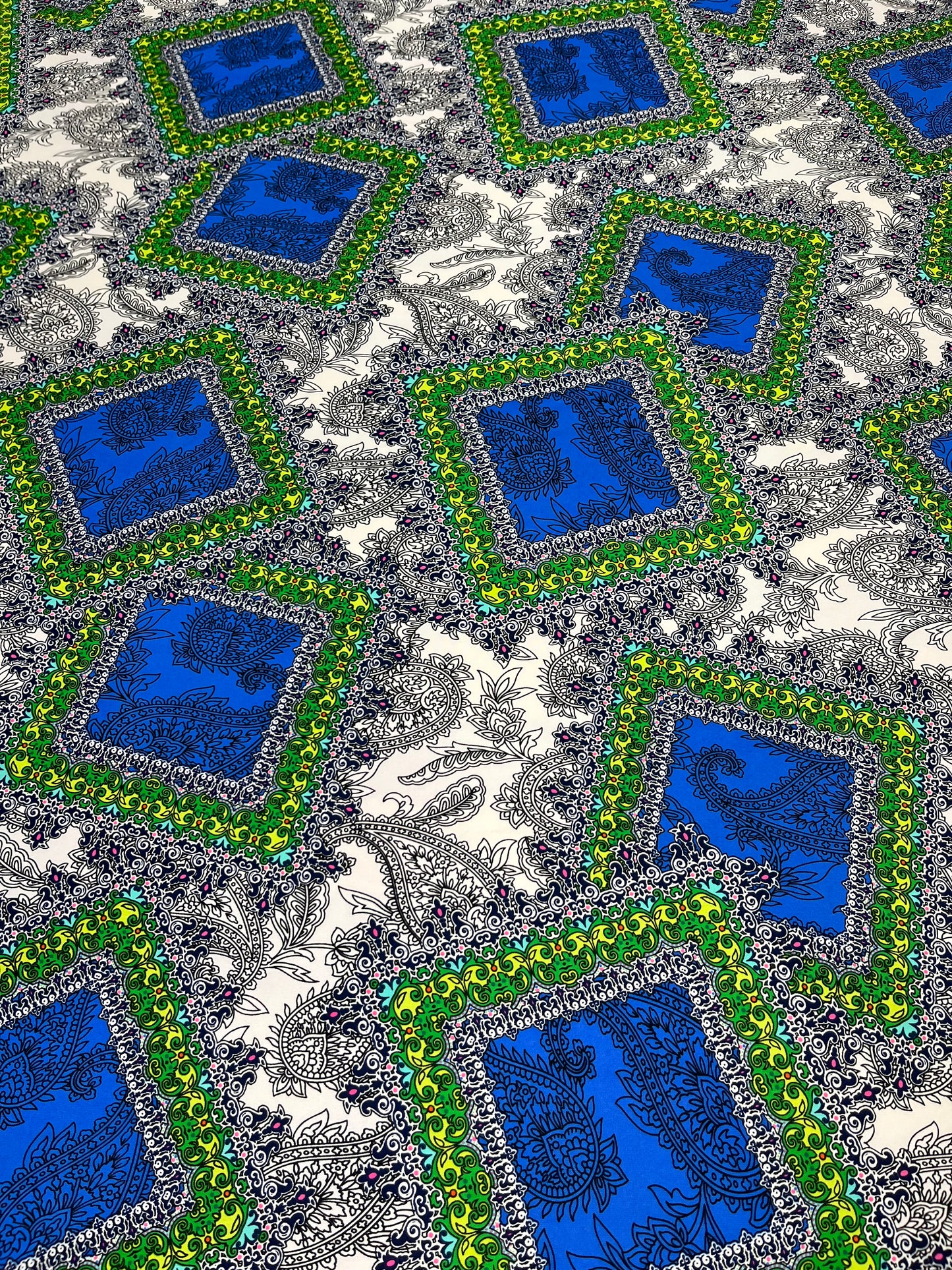 Wild Rag 45x45 green/blue/white patchwork paisley