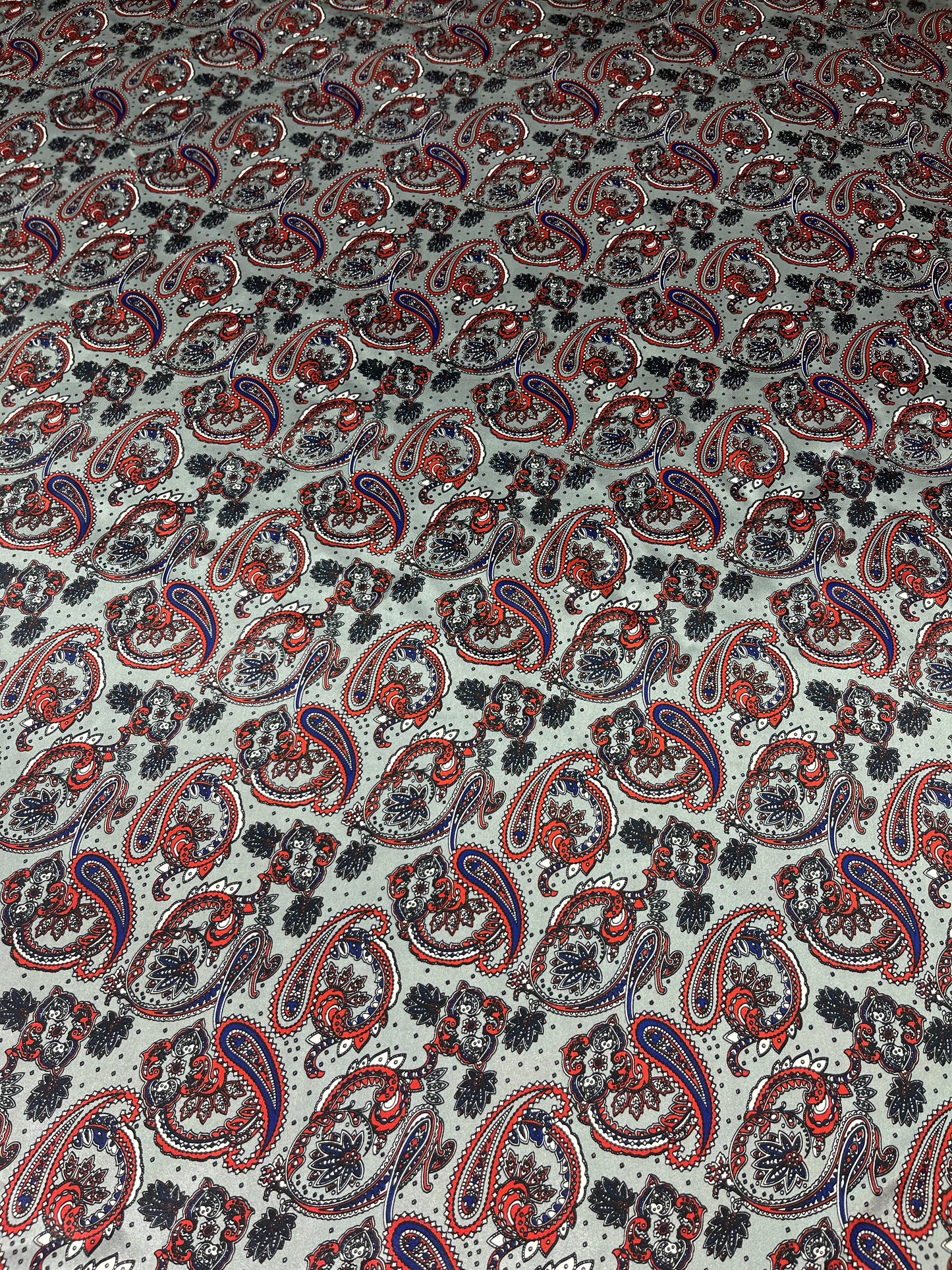 Wild Rag 45x45 silver paisley