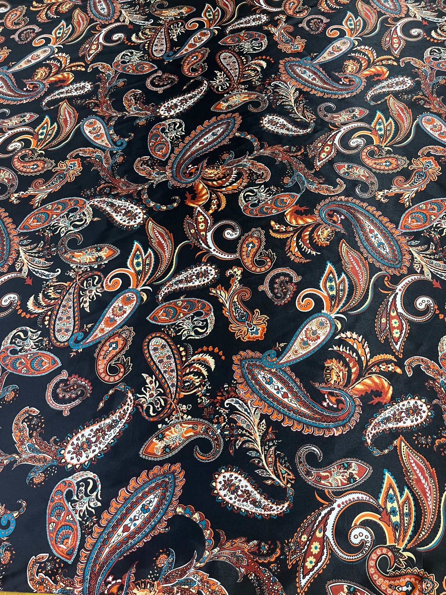 Wild Rag 45x45 black/ orange/multi paisley