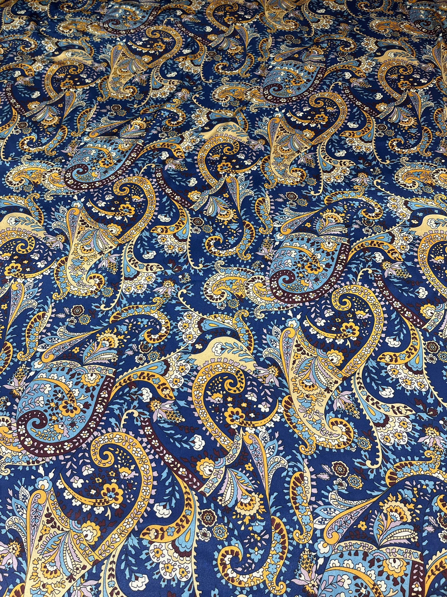 Wild Rag 45x45 navy blue/gold paisley