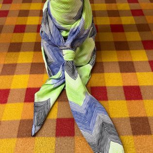 45x45 Wild Rag blue/green/back zig zag